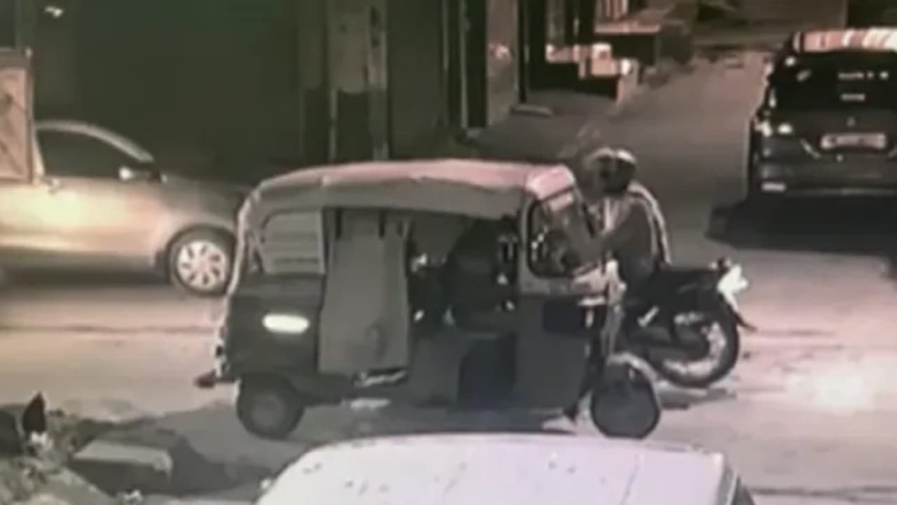 Haryana: बाइक पर साथ जाने से इनकार करने पर महिला को हेलमेट से पीटा, वीडियो हुआ वायरल