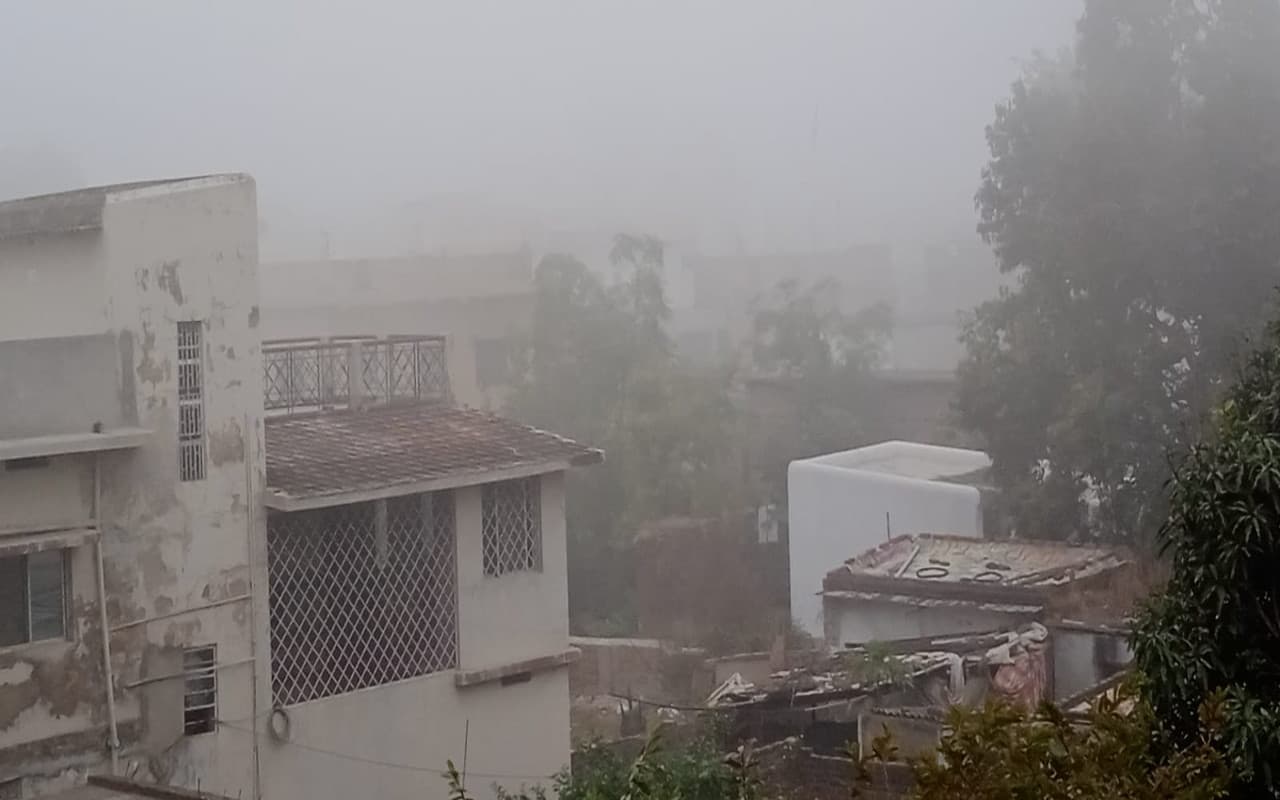 Jharkhand Weather Forecast News: 5 जनवरी तक छाये रहेंगे बादल, कुहासे से नहीं मिलेगी राहत, देखें Pics