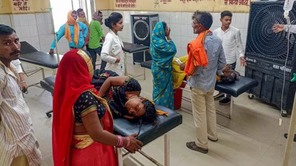 Heat Stroke in UP: लू का कहर जारी, बलिया में मृतकों के घर पहुंची स्वास्थ्य विभाग की टीम, 178 नए मरीज भर्ती Heat Stroke in UP: लू का कहर जारी, बलिया में मृतकों के घर पहुंची स्वास्थ्य विभाग की टीम, 178 नए मरीज भर्ती