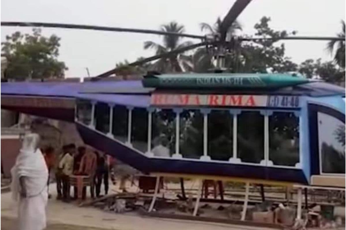 पांचवी कक्षा फेल रेजाउल शेख ने घर पर बना दिया हेलीकॉप्टर, देखने के लिये उमड़ रही है लोगों की भीड़
