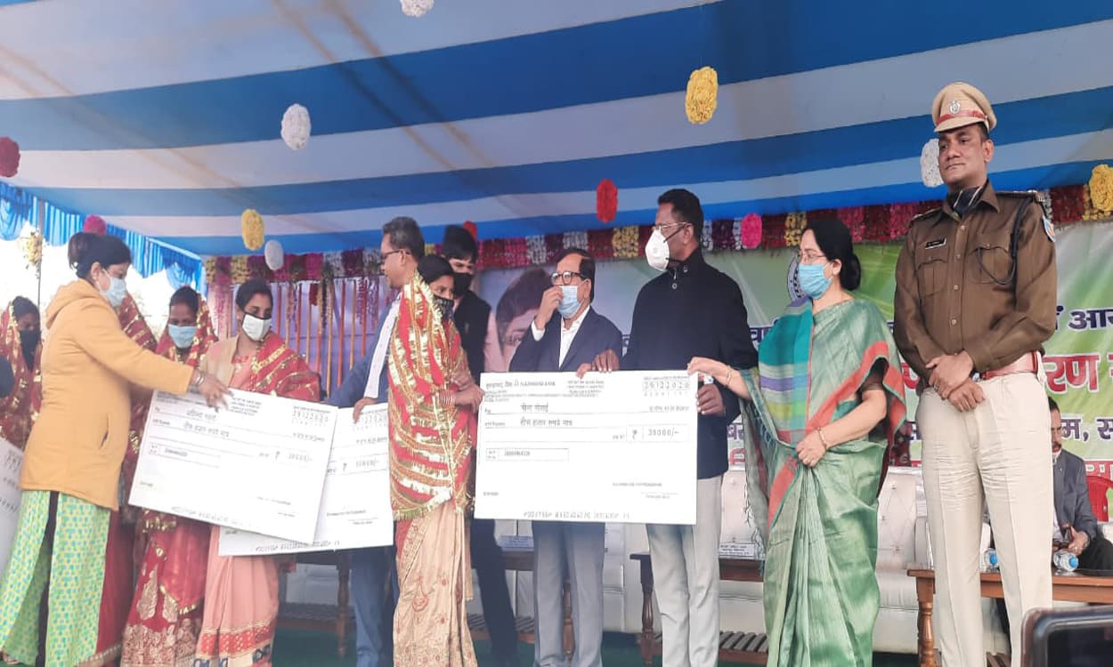 Jharkhand Government 1 Year : सरायकेला में 40 हजार से अधिक लोगों में करीब 44 करोड़ की परिसंपत्तियों का हुआ वितरण