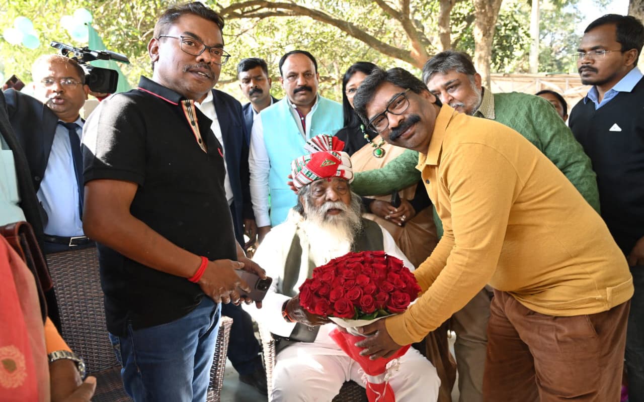 Shibu Soren Birthday: गुरुजी के विचारों को हमेशा आत्मसात कर जेएमएम बढ़ रहा आगे : CM हेमंत सोरेन