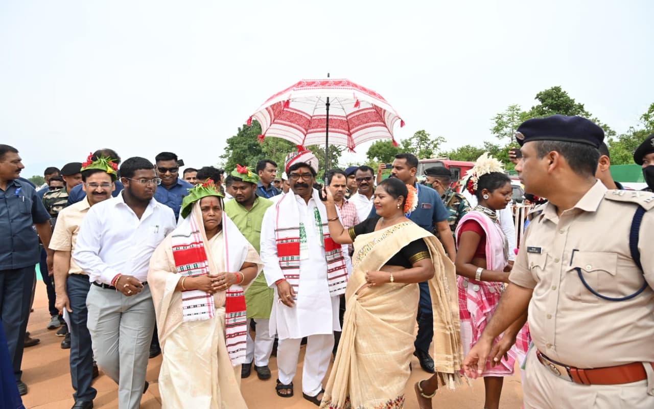 PHOTOS: 1932 हमारा मुद्दा था और रहेगा, हम हारे नहीं, लंबी छंलांग के लिए थोड़ा पीछे आये हैं : हेमंत सोरेन