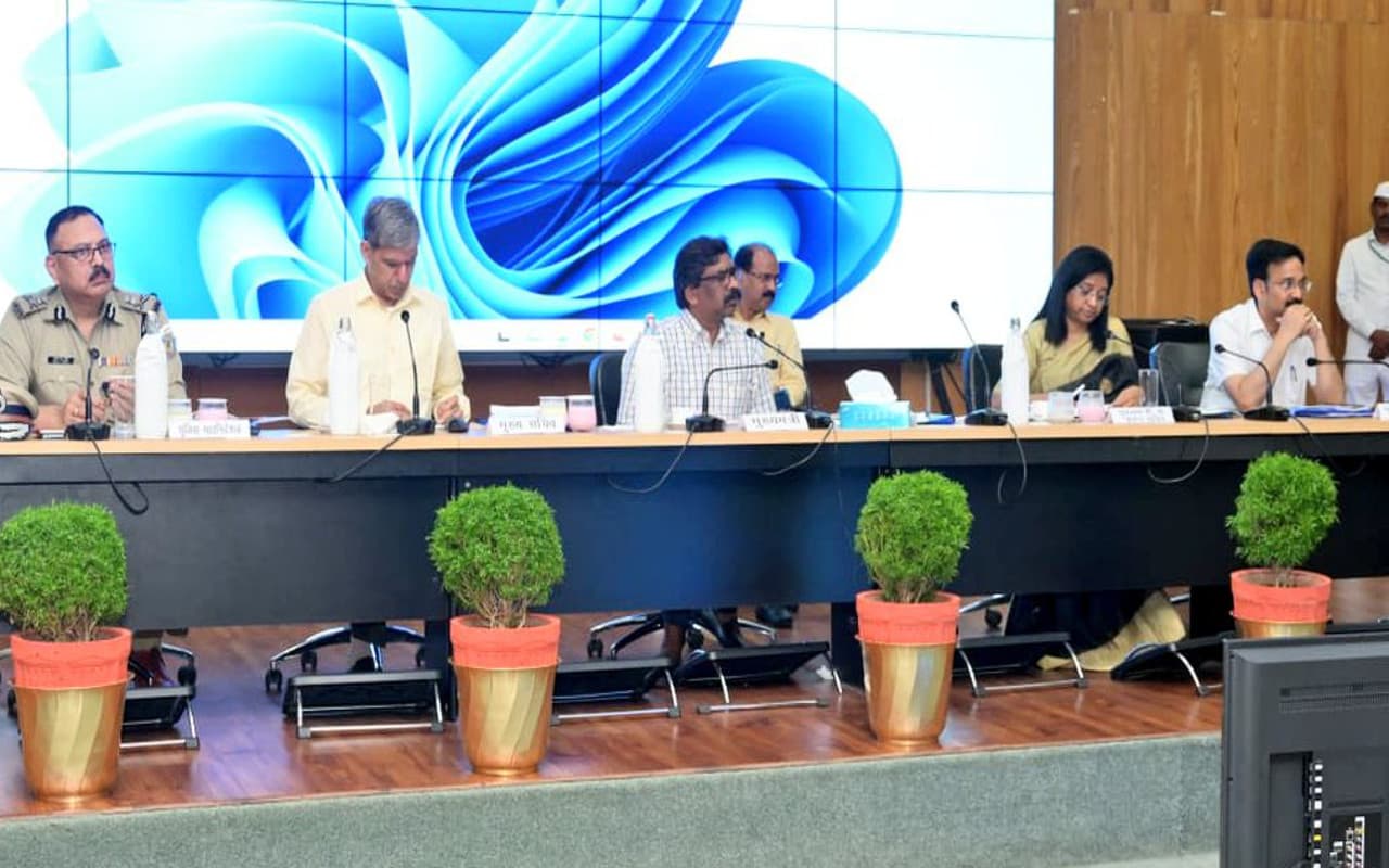 झारखंड में लॉ एंड ऑर्डर को लेकर हेमंत सोरेन ने की बैठक, बोले- उग्रवाद पर नियंत्रण बेहतर पुलिसिंग का परिणाम
