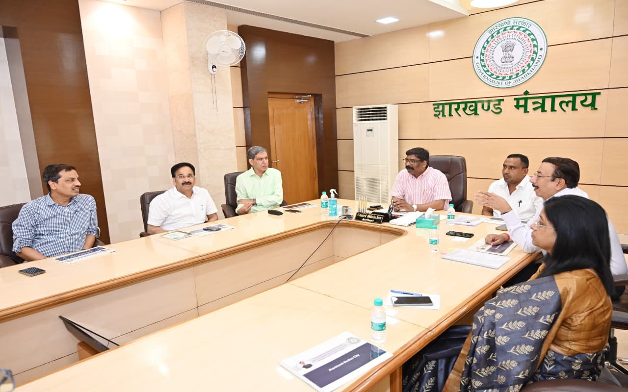 रांची की 76 एकड़ जमीन पर बनेगी झारखंड मेडिको सिटी, सीएम हेमंत सोरेन ने अधिकारियों संग की हाई लेवल मीटिंग