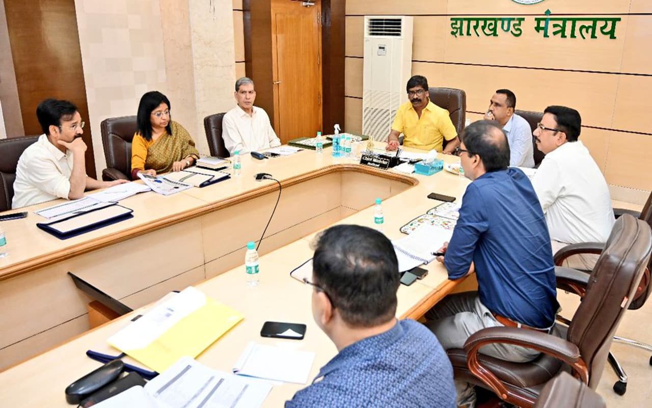 झारखंड में बनेगा स्ट्रांग हेल्थ सर्किट, सभी जिला अस्पतालों में शुरू करें हेल्थ केयर सर्विसेज : हेमंत सोरेन