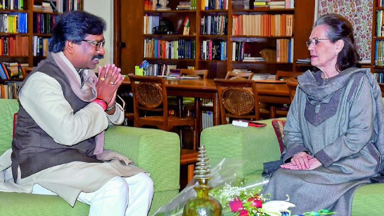 Rajya Sabha Election: सोनिया गांधी से मिलने पहुंचे हेमंत सोरेन, राज्यसभा की सीट को लेकर होगी चर्चा!