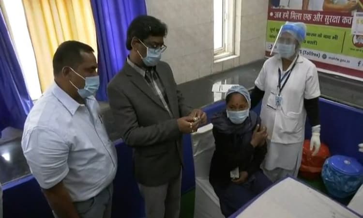 Corona Vaccine Update : झारखंड के हेल्थ मिनिस्टर को कोरोना टीका लगाने की नहीं मिली मंजूरी, मोदी सरकार पर साधा निशाना