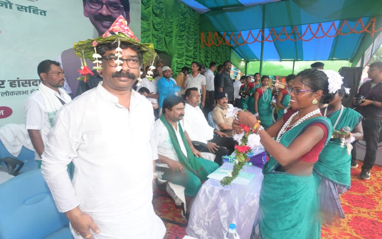 PHOTOS: सिदो-कान्हू की भूमि से हेमंत सोरेन ने 616 योजनाओं की दी सौगात, बोले- आप बढ़े आगे, सरकार आपको देगी काम