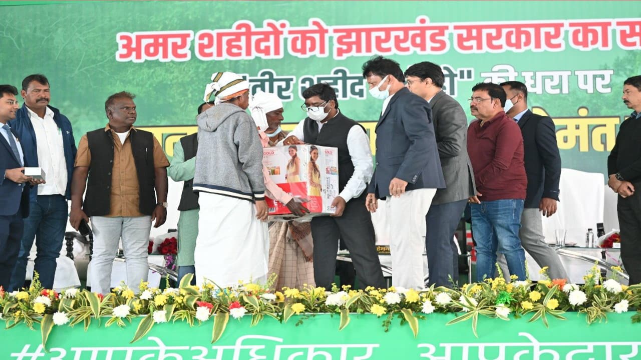 PHOTOS: जो 1932 का बात करेगा, वही झारखंड में राज करेगा, CM हेमंत सोरेन ने चाईबासा में फिर छेड़ा राग