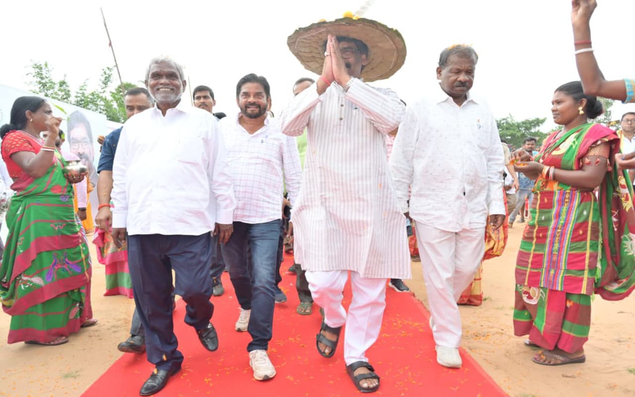 PHOTOS: मानकी-मुंडा, माझी, परगनैत समेत अन्य को मिलेगा आवास, सीएम हेमंत सोरेन ने की घोषणा