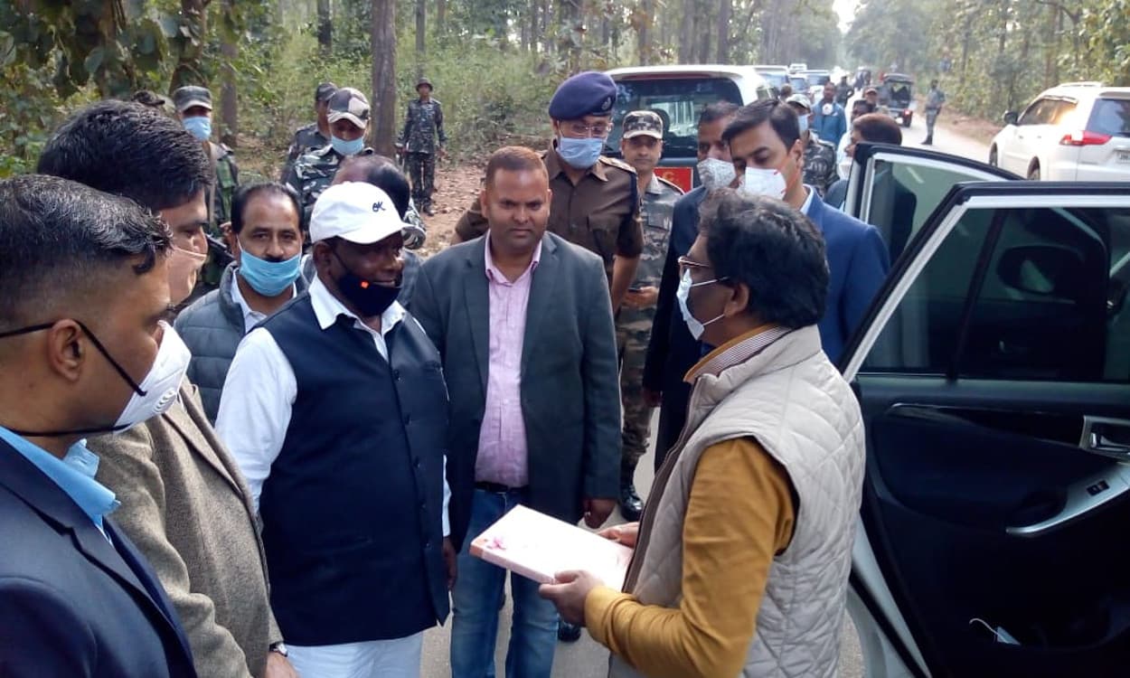 नेतरहाट पहुंचे सीएम हेमंत सोरेन, गुमला में अधिकारियों को दी नसीहत, बोले- काम में नहीं बरतें कोताही