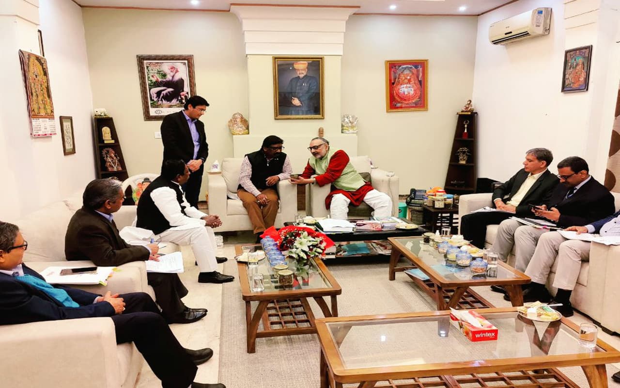 पीएम आवास से झारखंड के 8 लाख से अधिक लाभुक आज भी वंचित, CM हेमंत ने केंद्रीय मंत्री गिरिराज सिंह से की मुलाकात