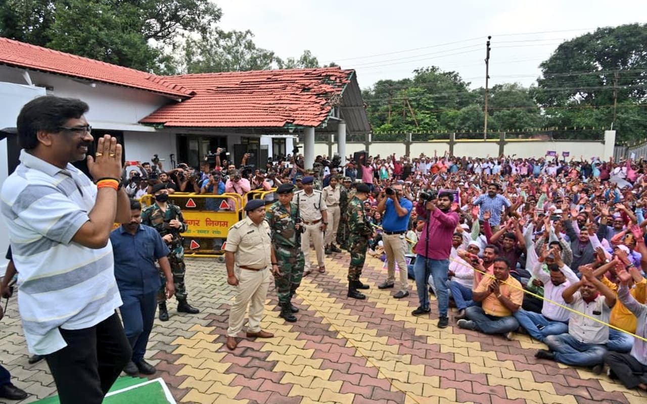 झारखंड के राज्य कर्मचारियों के लिए पुरानी पेंशन योजना लागू, सरकार का संकल्प जारी