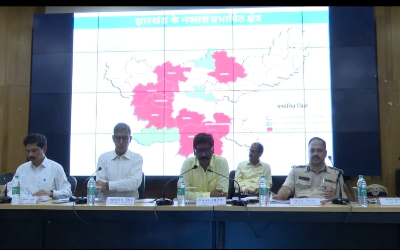 झारखंड में दिसंबर तक हाई अलर्ट पर पुलिस, CM हेमंत सोरेन ने सभी जेलों में जैमर लगाने का दिया निर्देश