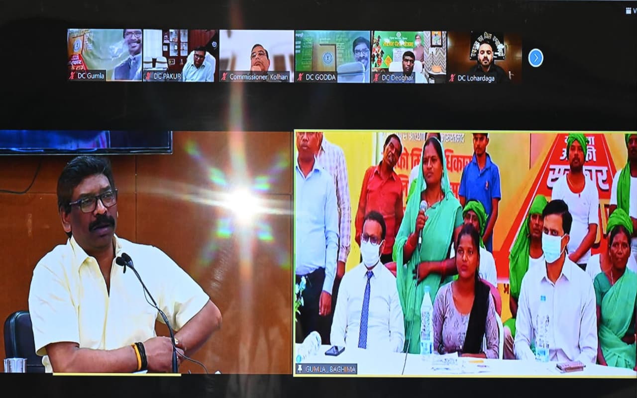 CM हेमंत सोरेन ने 5 जिलों के लाभुकों के साथ किया संवाद, बोले- घर-घर तक योजनाओं को पहुंचाना प्राथमिकता