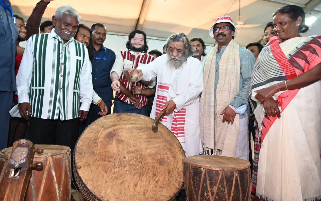 World Indigenous Day 2022: CM हेमंत सोरेन की घोषणा, महाजनों से कर्ज लेने पर नहीं करना होगा भुगतान