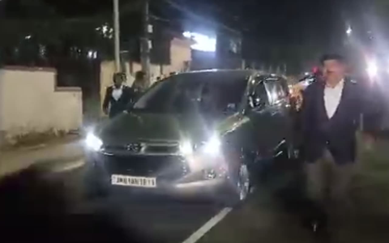 करीब 10 घंटे तक पूछताछ के बाद CM हेमंत सोरेन ED ऑफिस से निकले बाहर, दिनभर राजनीतिक सरगर्मी रही तेज