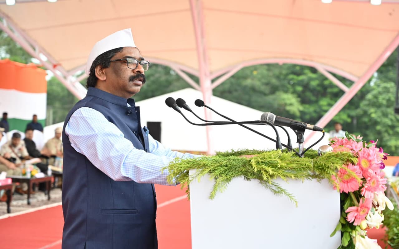 स्वतंत्रता दिवस पर सीएम हेमंत साेरेन ने दी अबुआ आवास योजना की सौगात, झारखंड में मिलेगा 3 कमरे का आवास स्वतंत्रता दिवस पर सीएम हेमंत साेरेन ने दी अबुआ आवास योजना की सौगात, झारखंड में मिलेगा 3 कमरे का आवास