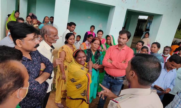 बिशुनपुर में महिला दलाल ने 10 हजार में नाबालिग की शादी की डील, वर पक्ष के शादी करने पहुंचते ही जमकर हुआ ड्रामा