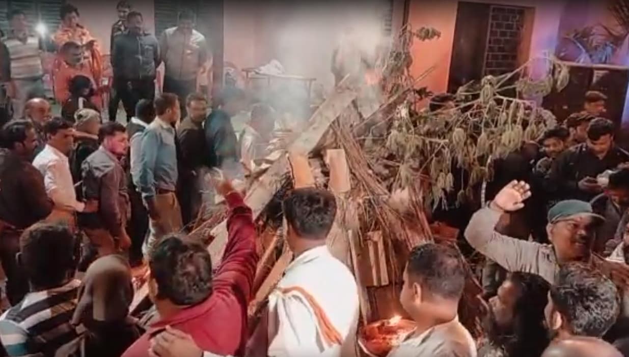 रांची में इन जगहों पर एक दिन पहले ही हो गया होलिका दहन, जानें क्यों