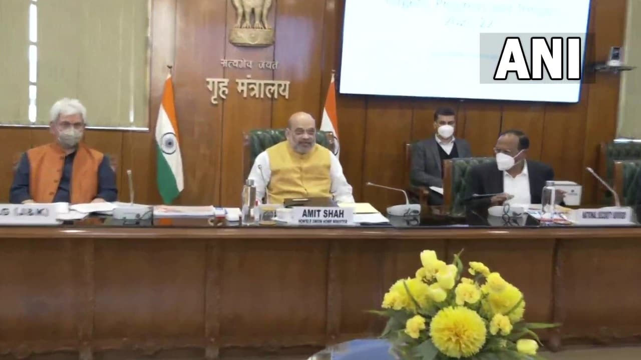 जम्मू-कश्मीर में आतंकी घटनाओं में आई कमी, अमित शाह ने सुरक्षा एजेंसियों के प्रयासों की सराहना की