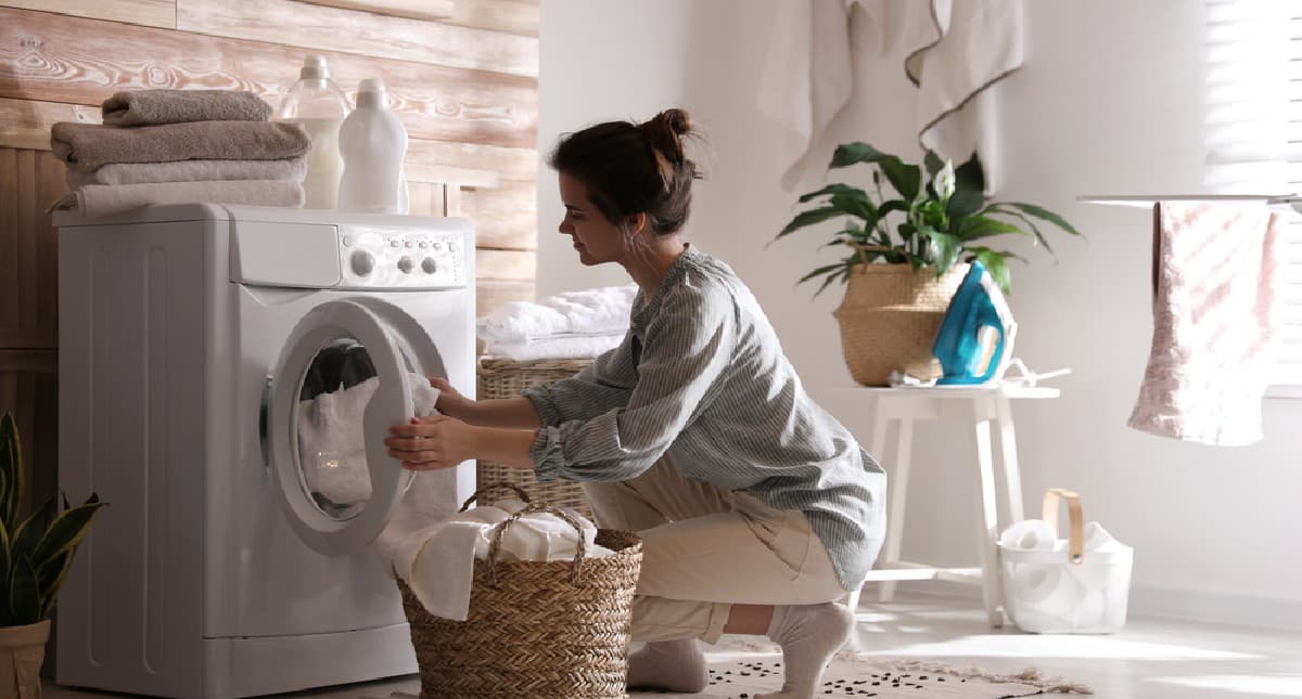 Home Remedies: वाशिंग मशीन में कपड़े धोते समय इन बातों का रखें ध्यान, कपड़े और मशीन दोनों रहेंगे सुरक्षित