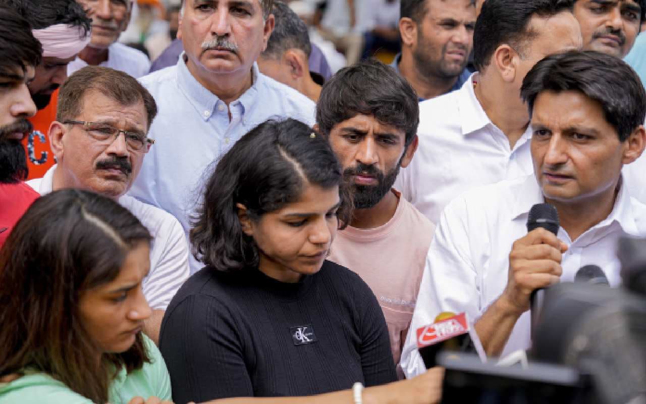 पहलवानों के प्रदर्शन को मिला नीरज चोपड़ा, अभिनव बिंद्रा सहित खेल बिरादरी का समर्थन, जानें किसने क्या कहा