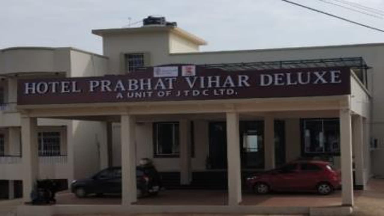 नेतरहाट में होटल प्रभात विहार के सीनियर मैनेजर सहित अन्य काउंटर क्लर्क पर सरकारी राशि गबन का आरोप, JTDC की जांच में हुआ खुलासा