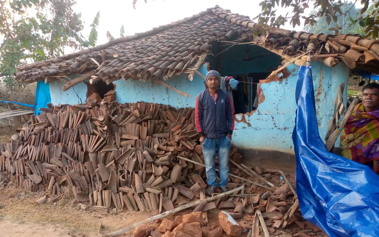 Jharkhand News: गुमला में हाथियों का उत्पात जारी, कई घरों को तोड़ा, रतजगा करने को विवश हैं ग्रामीण