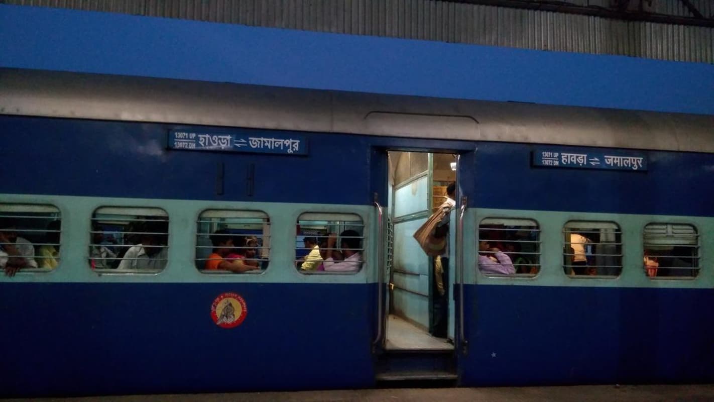 IRCTC Indain Railway News : होली से पहले Eastern Railway का बड़ा फैसला, इन ट्रेनों के Schedule में किया बदलाव, देखें List