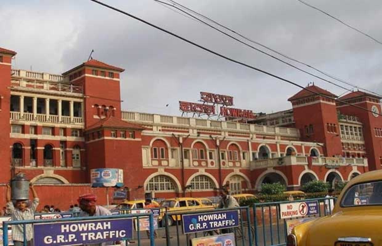 Indian Railways News/Lockdown : बंगाल में पूर्ण लॉकडाउन की वजह से विमान और ट्रेन सेवाएं रद्द, बिहार-झारखंड की ये ट्रेनें नहीं चलेंगी