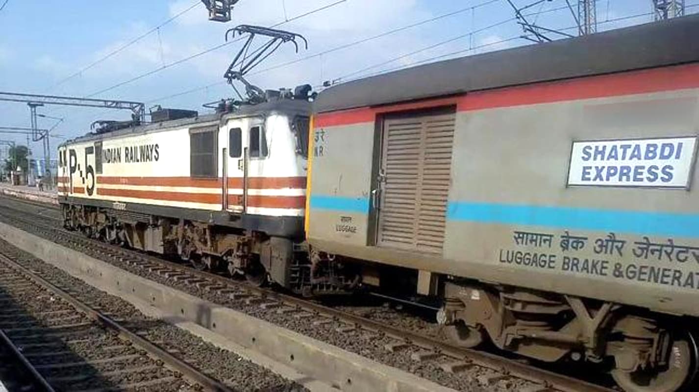 IRCTC Indian Railway News: बिहार के कई स्पेशल ट्रेनों के समय में बदलाव, शादियों के सीजन से पहले रेलवे का फैसला