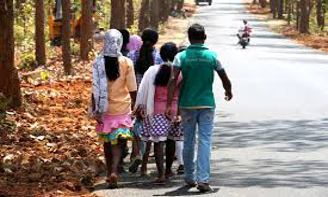 5 हजार रुपये के लिए किया 9 साल तक काम, मानव तस्कर के चंगुल से छूटी भंडरिया की नाबालिग, जानें पूरा मामला