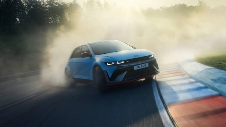 Explainer : आपके पास कार या एसयूवी है, तो क्यों कराना चाहिए कंप्रेहेंसिव इंश्योरेंस? आइए बताते हैं...