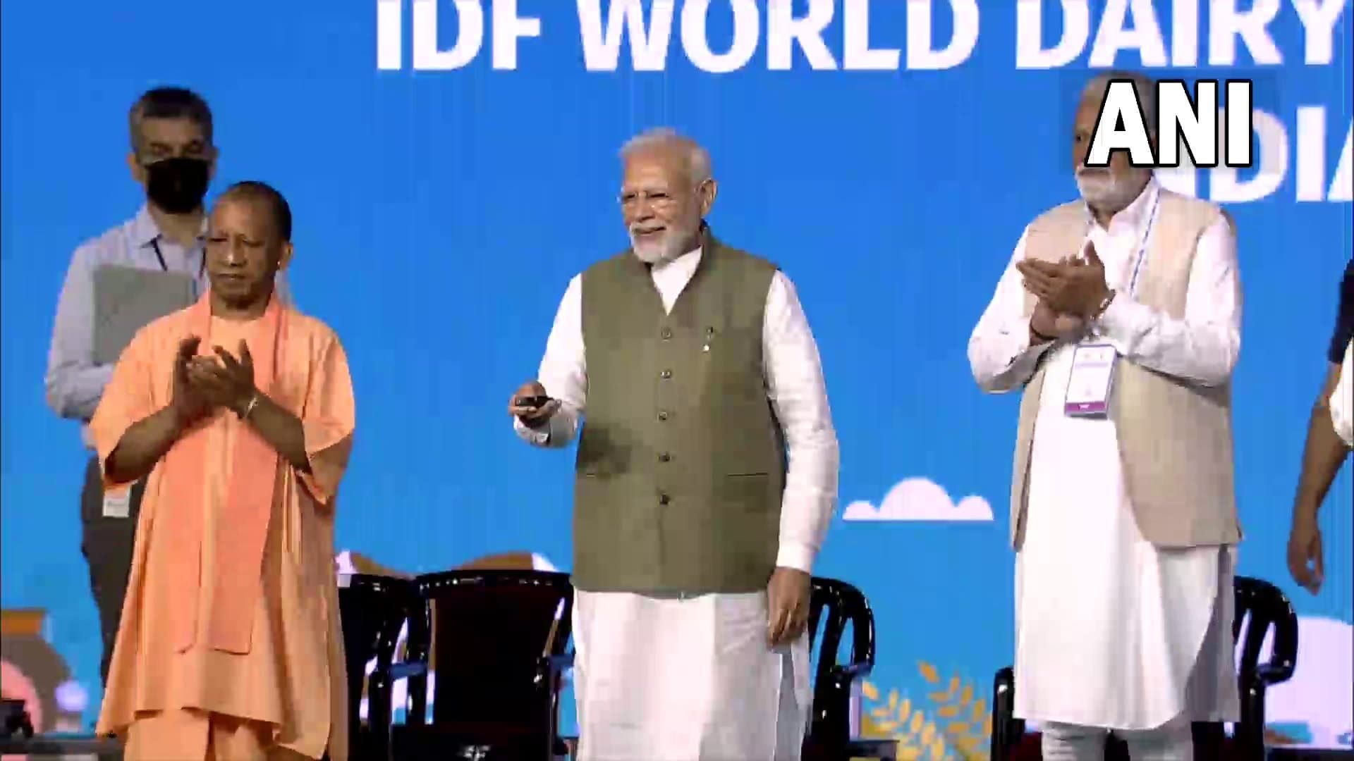 World Dairy Summit 2022: पशुओं को लंपी रोग से मिलेगी मुक्ति, PM मोदी ने बताया- तैयार हो चुका देसी टीका