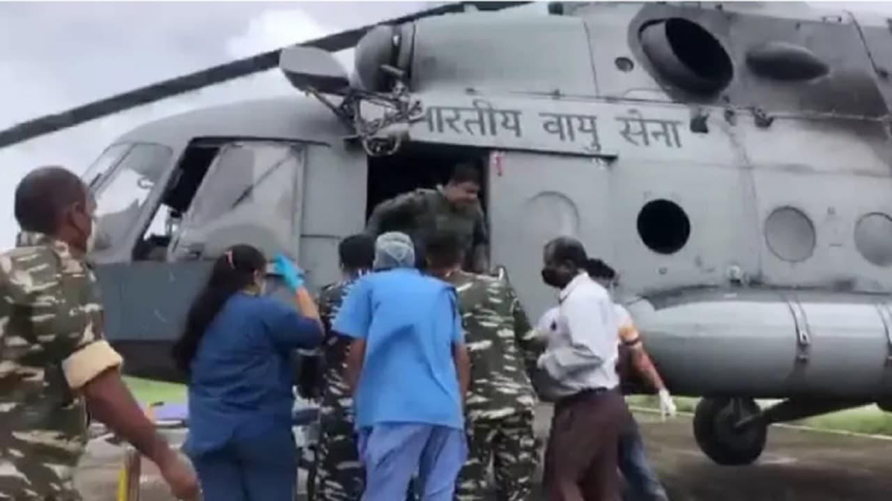 झारखंड के लोहरदगा में IED ब्लास्ट, कोबरा के 2 जवान घायल, रांची में चल रहा इलाज, नक्सल ऑपरेशन पर थी पुलिस झारखंड के लोहरदगा में IED ब्लास्ट, कोबरा के 2 जवान घायल, रांची में चल रहा इलाज, नक्सल ऑपरेशन पर थी पुलिस