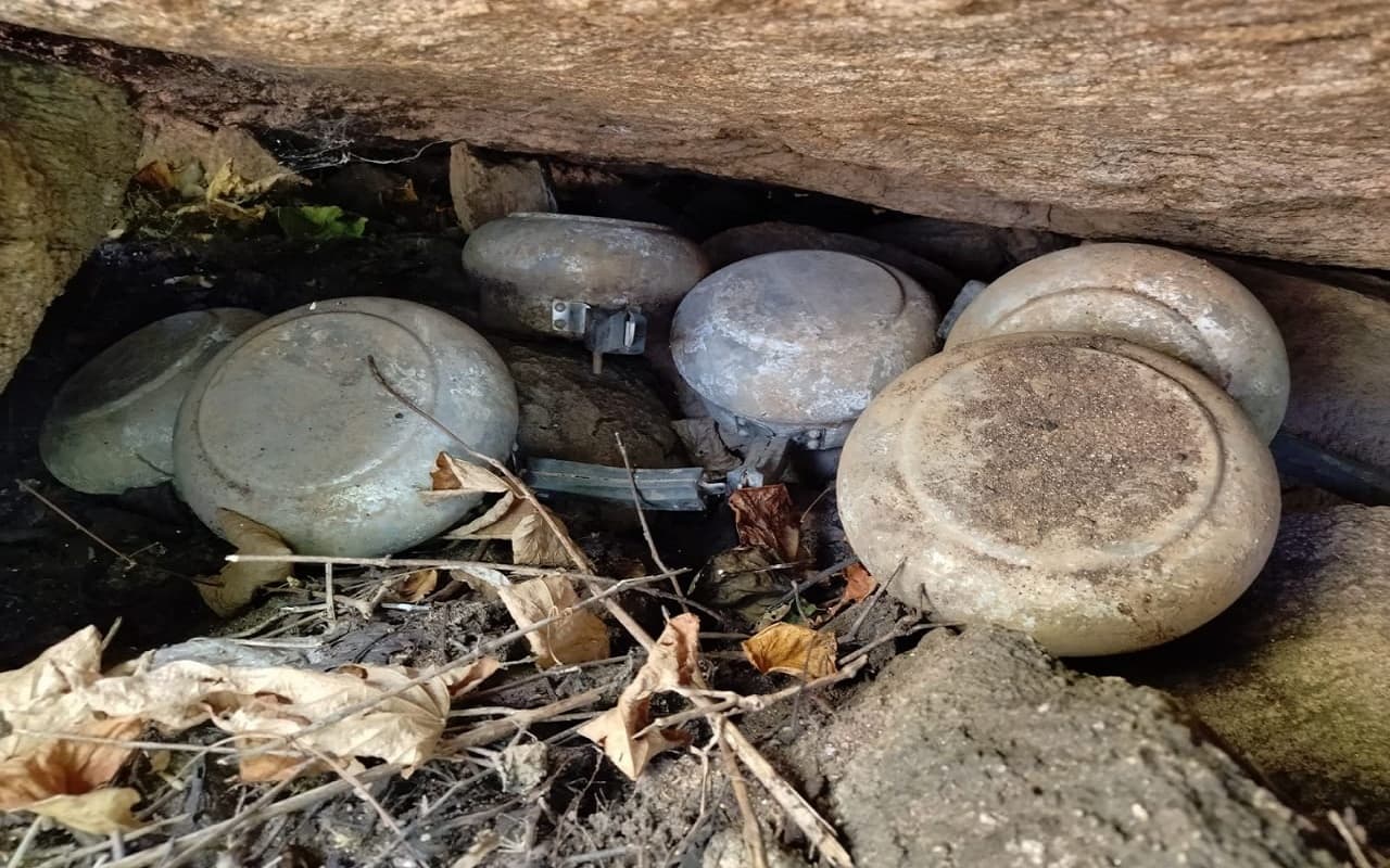 लातेहार के बूढ़ा पहाड़ के लाटू जंगल से सात IED बम बरामद, पुलिस को नुकसान पहुंचाने की माओवादियों की साजिश नाकाम