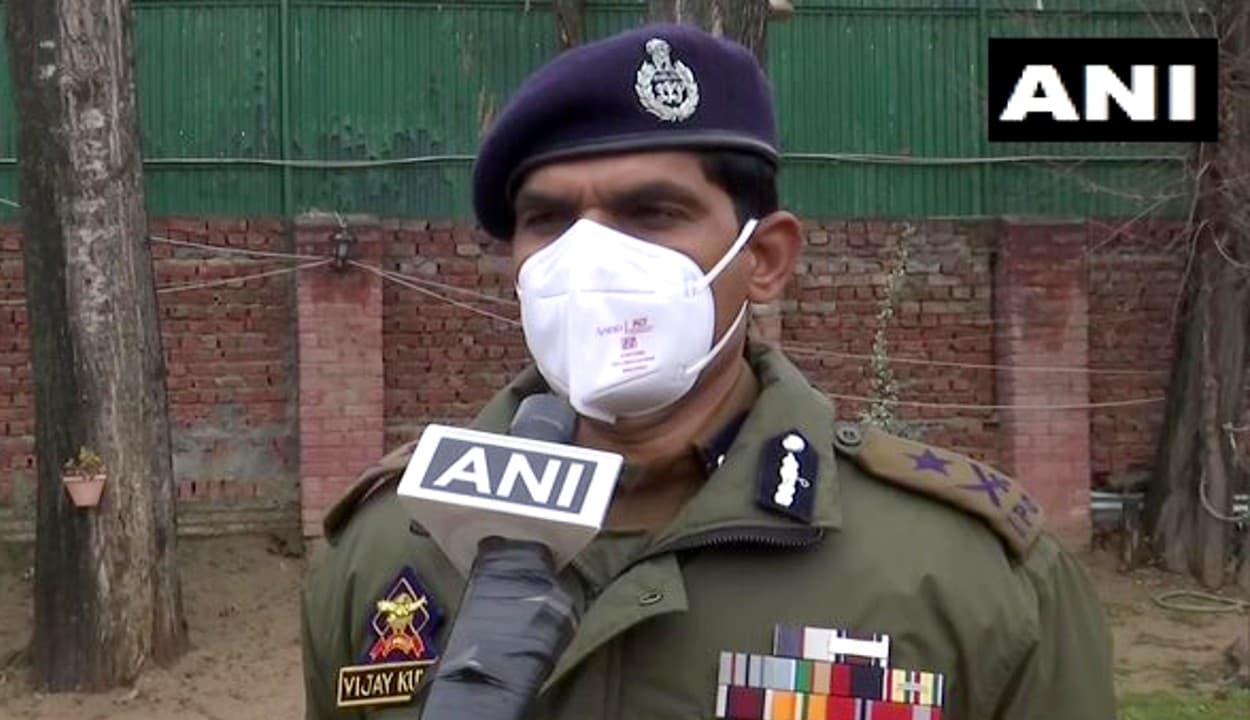 जम्मू-कश्मीर के कुलगाम में सुरक्षा बलों के साथ मुठभेड़ में पाकिस्तानी आतंकी ढेर, एक पुलिस सार्जेंट शहीद