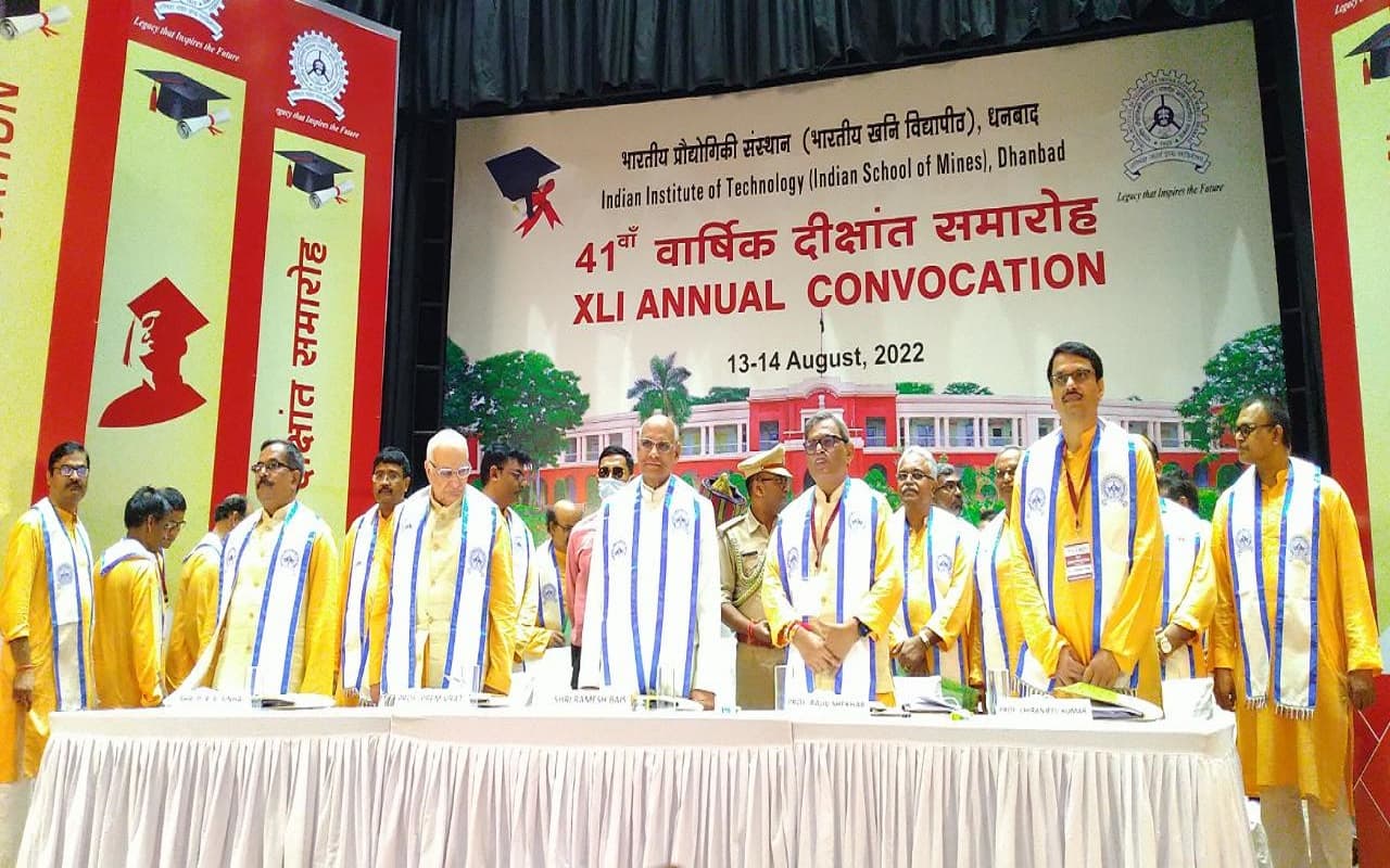 IIT ISM Convocation: दीक्षांत समारोह में 1978 को मिलीं डिग्रियां, राज्यपाल रमेश बैस ने दिया ये मंत्र IIT ISM Convocation: दीक्षांत समारोह में 1978 को मिलीं डिग्रियां, राज्यपाल रमेश बैस ने दिया ये मंत्र