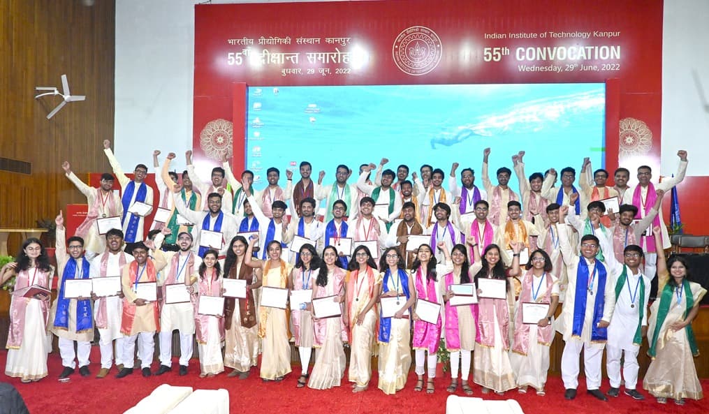 IIT कानपुर के 55वें दीक्षांत समारोह में 1360 छात्रों को मिली डिग्री, चीफ गेस्‍ट रहे डॉ देवी प्रसाद शेट्टी
