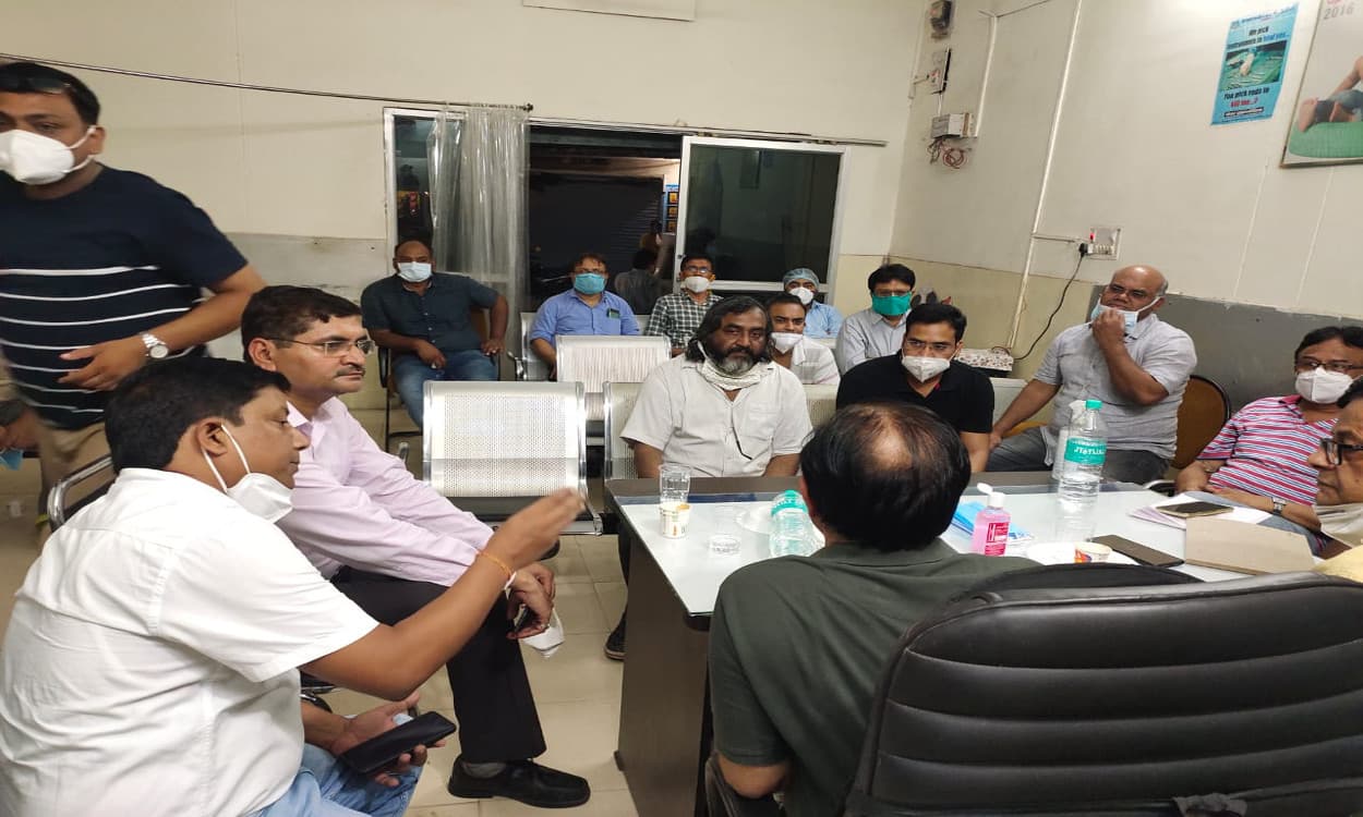 डॉ विरेंद्र से मारपीट मामले में बुधवार को बंद रहेंगे क्लिनिक, आईएमए कोडरमा ने लिया फैसला