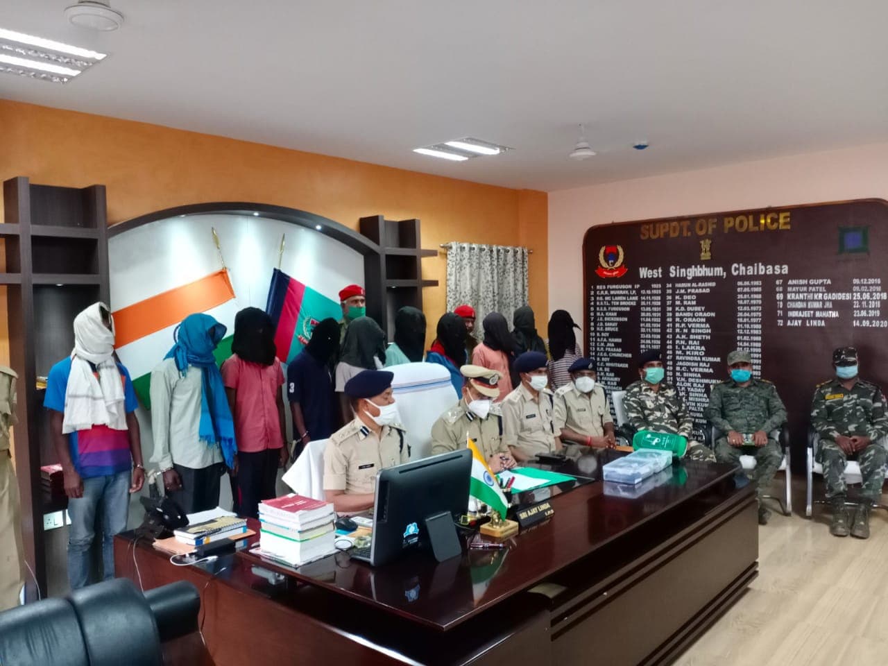Jharkhand Naxal News : नक्सली संगठन भाकपा माओवादी को बड़ा झटका, चाईबासा से 10 नक्सली गिरफ्तार, IED बम विस्फोट में शामिल नक्सलियों ने उगले कई राज