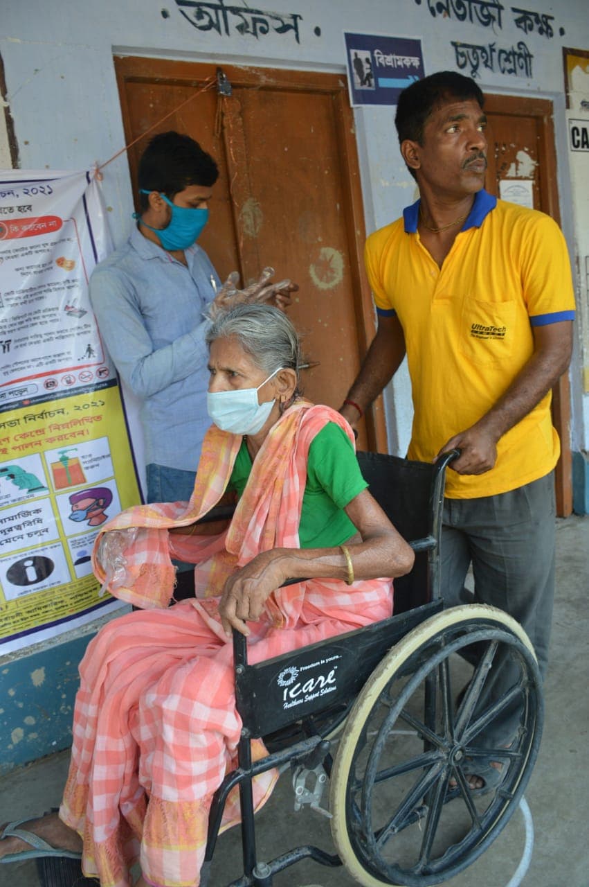 Bengal Chunav 2021: बंगाल चुनाव में कोरोना का खतरा, 20 पर्यवेक्षक पाये गये कोरोना पॉजिटिव