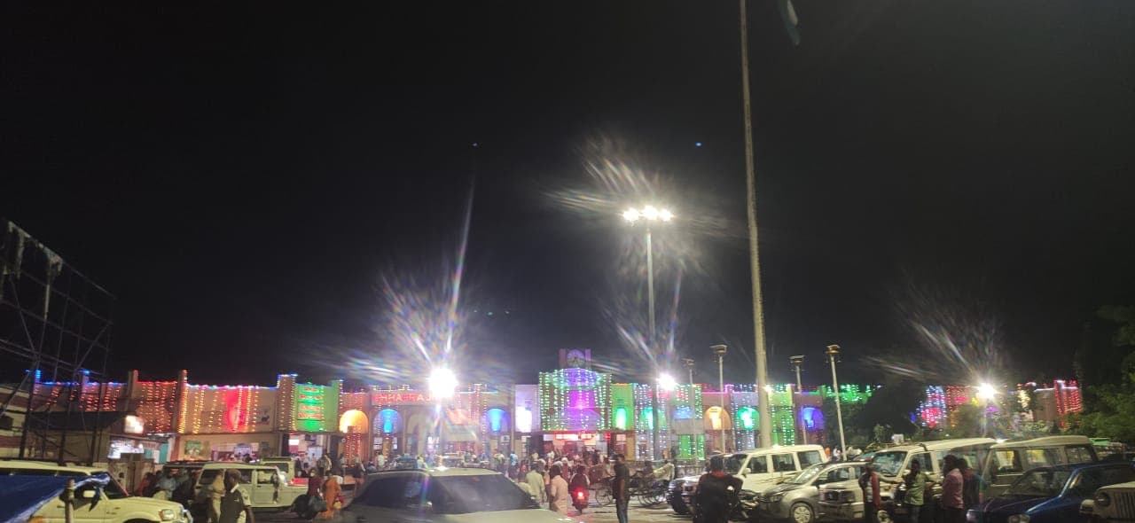 Independence Day 2021: कृत्रिम रोशनी से जगमगाया छपरा जंक्शन, स्वतंत्रता दिवस के लिए तैयारी पूरी