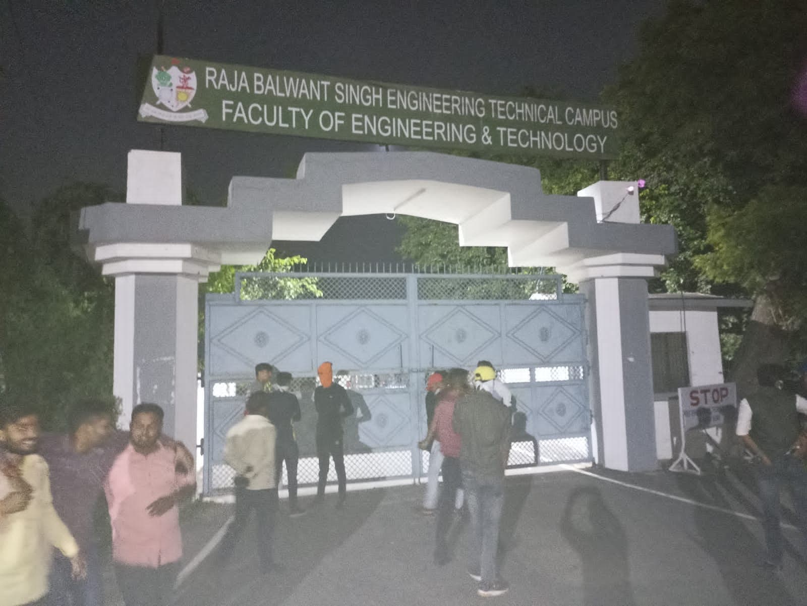 Agra News: अब आगरा में छात्रों ने लगाया 'पाकिस्तान जिंदाबाद' का नारा, तीन सस्पेंड