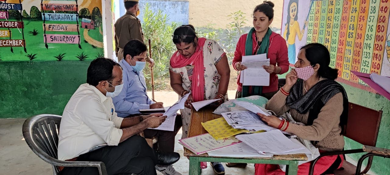 अलीगढ़ के डीएम ने क्यों कहा राजनीतिक दलों को बीएलओ तैयार करने की है जरूरत, जानें पूरा मामला