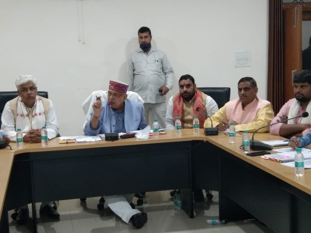 Aligarh News: खाद की सभी दुकानों पर लगेंगे स्टॉक और रेट बोर्ड, कृषि मंत्री ने दिए निर्देश