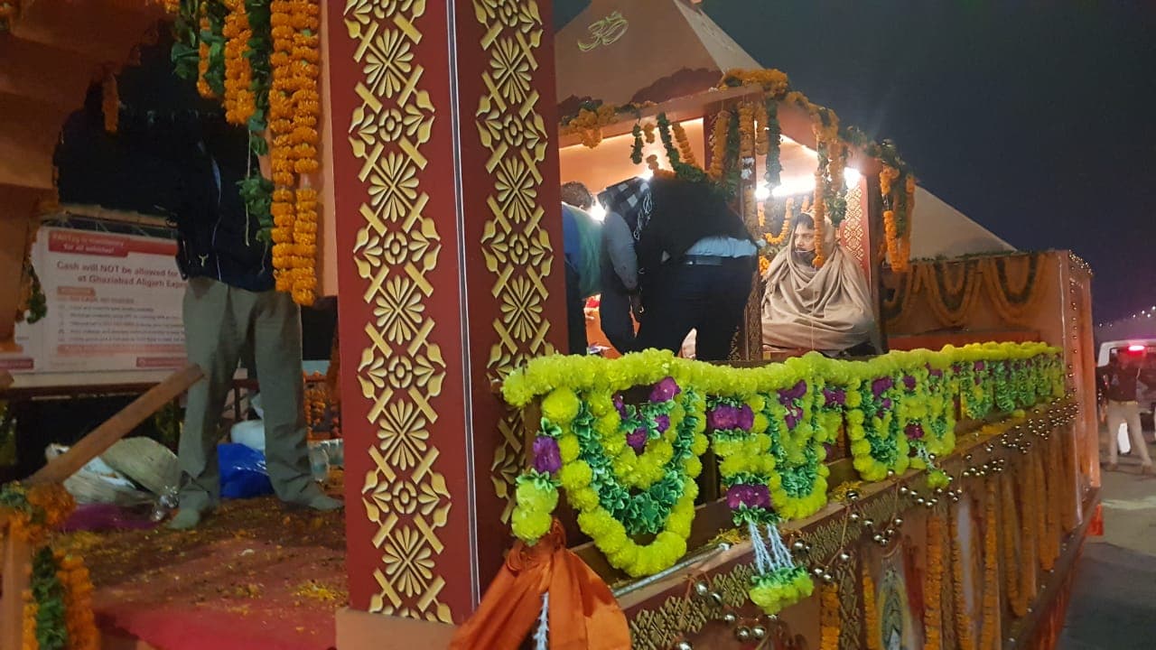 Aligarh News: मां अन्नपूर्णा की प्रतिमा यात्रा पहुंची अलीगढ़, दर्शन करने को उमड़ी भीड़