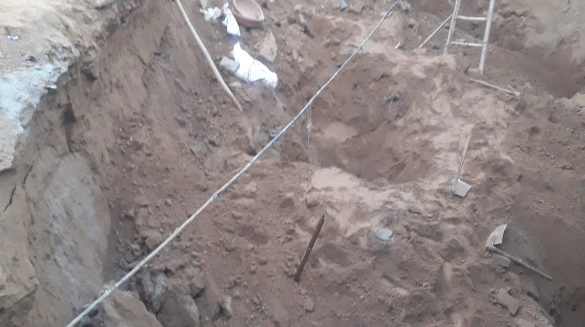 Agra News: पाइप लाइन की खुदाई के दौरान हादसा, मिट्टी खिसकने से एक मजदूर दबा